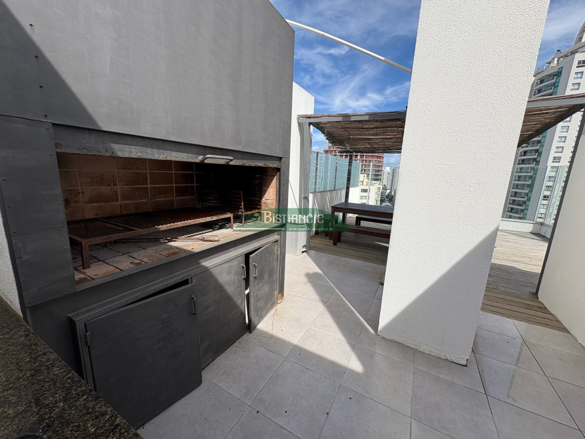 Apartamento ID.2990 - Playa Brava moderno depto equipado 2 dorm 2 baños balcón con vista al mar piscina parrilleros garaje US$ 275.000.