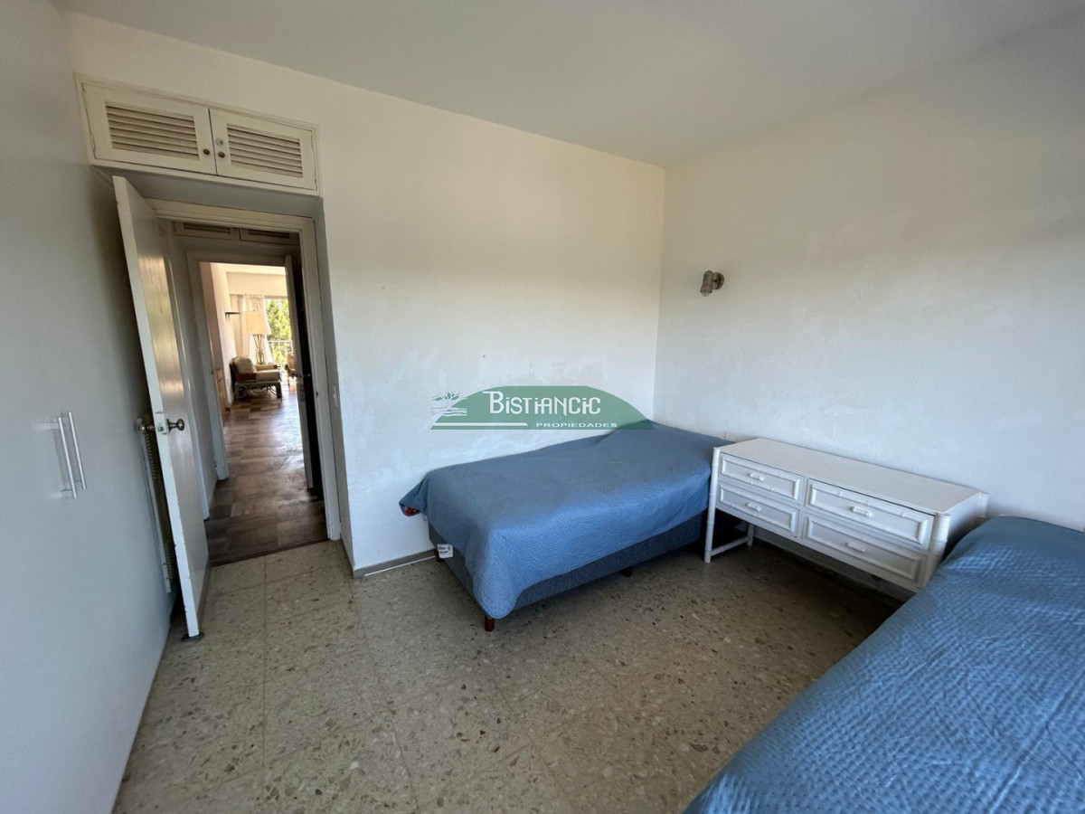 Apartamento ID.3022 - Apartamento luminoso con balcón y vista verde - Alquiler temporal o anual. En Arcobaleno. Con Piscina, Canchas, Wifi, Parrilleros Y Mas.