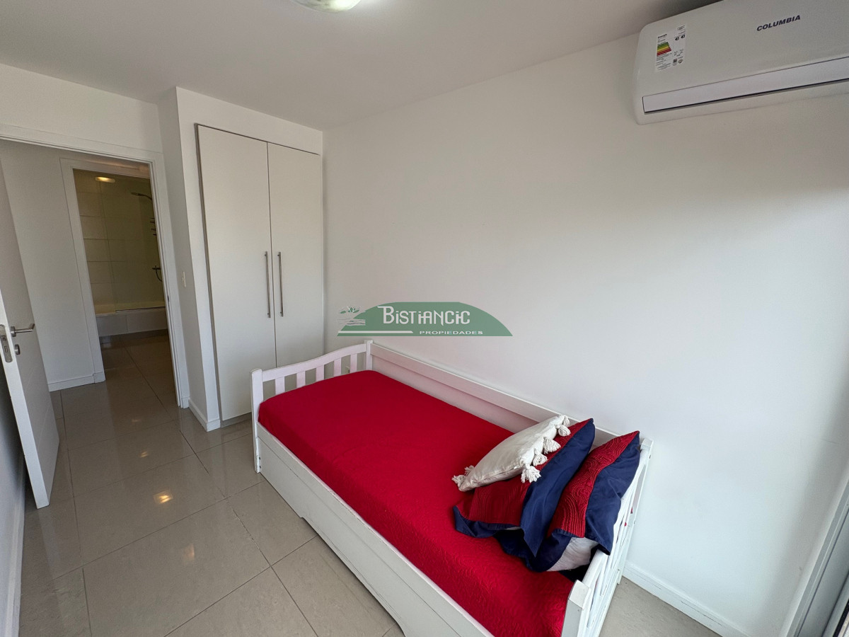 Apartamento ID.2990 - Playa Brava moderno depto equipado 2 dorm 2 baños balcón con vista al mar piscina parrilleros garaje US$ 275.000.