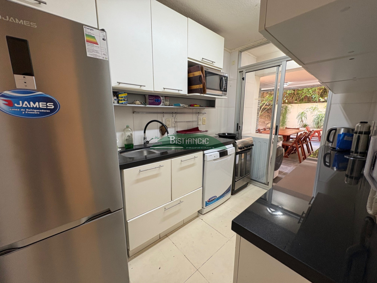 Apartamento ID.3005 - Apartamento de 3 dorm 3 baños con gran jardín, calefacción, garaje, servicio, realmente único!