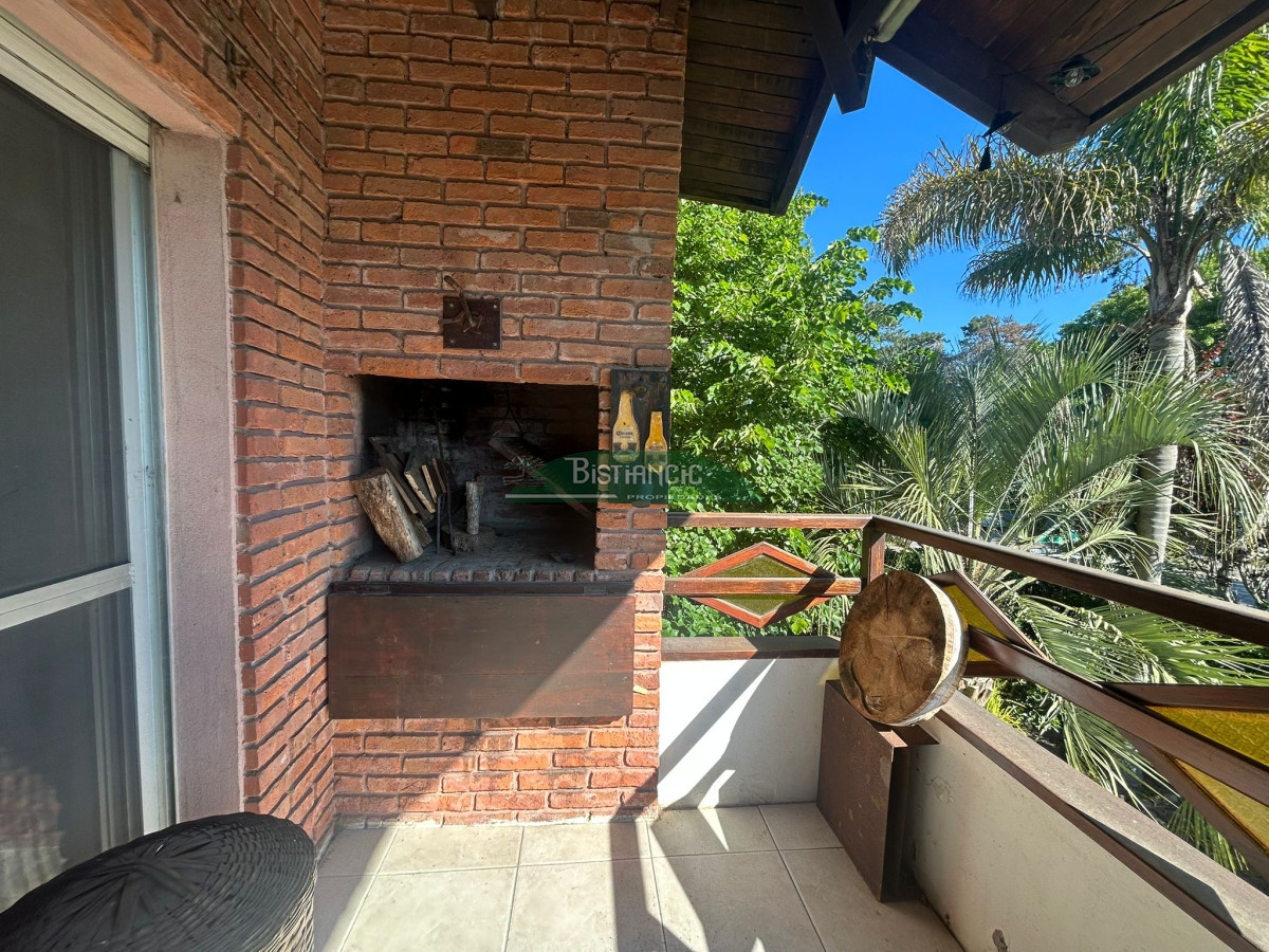 Apartamento ID.1764 - Apartamento en alquiler anual, en cantegril. A pasos de colegios. 2 dorm con balcón y parrillero