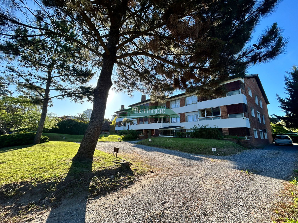 Apartamento ID.1614 - ALQUILER DE TEMPORADA Apartamento cómodo en barrio Country, 3 dormitorios, 2 baños, terraza con parrillero y cochera