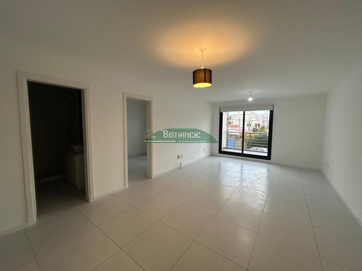 Alquiler anual   apartamento proximo al parque alicia, 3 dormitorios, 1 en suite, 2 baños, balcón y terraza. - GoPunta - Portal Inmobiliario de Punta del Este - Maldonado