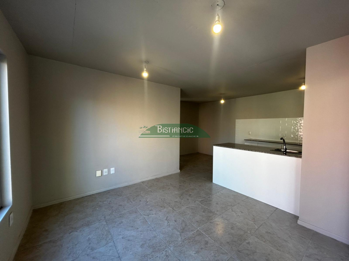 Apartamento ID.2331 - Alquiler anual en Urbanización San Jorge, 2 dormitorios, 1 baño. Con estacionamiento fijo. 