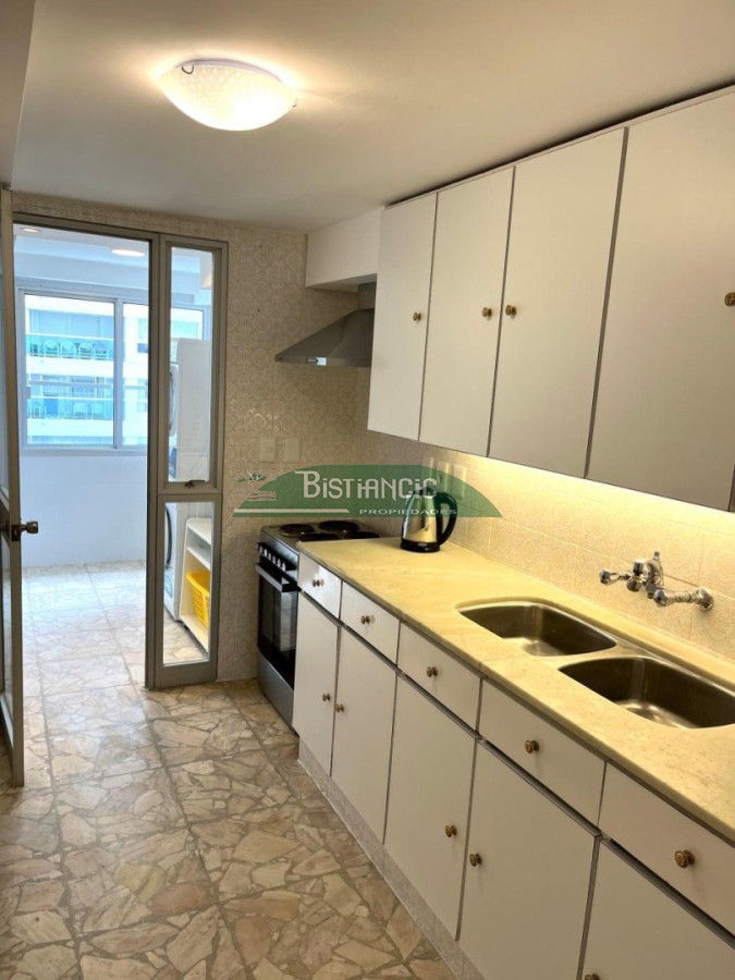 Apartamento ID.2842 - Paradas Mansa, torre de categoría, 2 dorm 2 baños más dependencia con baño, vista. Excelente calidad, consulte