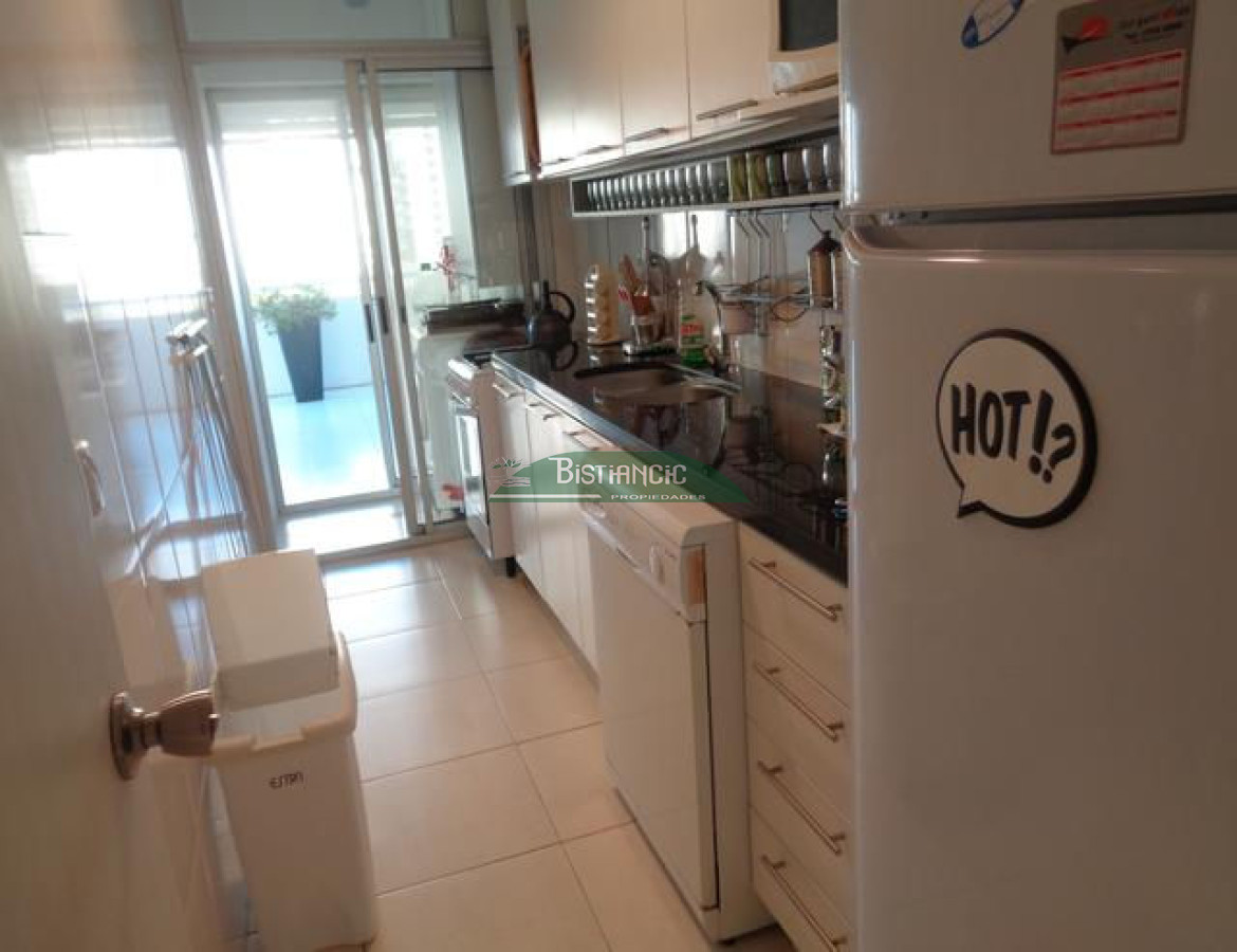 Apartamento ID.1216 - Playa Mansa Apartamento con jardín prox mar Living comedor, cocina 3 dorm, 2 baños terraza con parrillero, losa radiante, garage, baulera, piscina
