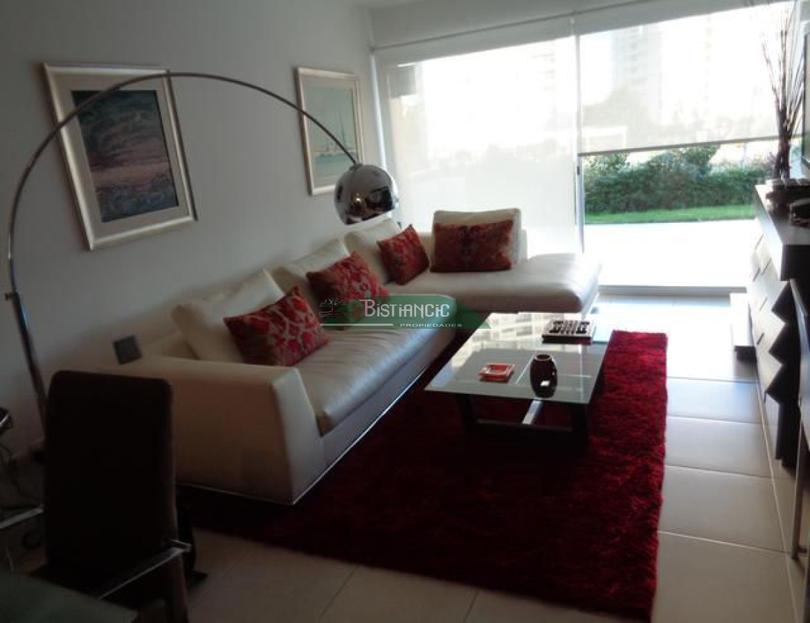 Apartamento ID.1216 - Playa Mansa Apartamento con jardín prox mar Living comedor, cocina 3 dorm, 2 baños terraza con parrillero, losa radiante, garage, baulera, piscina