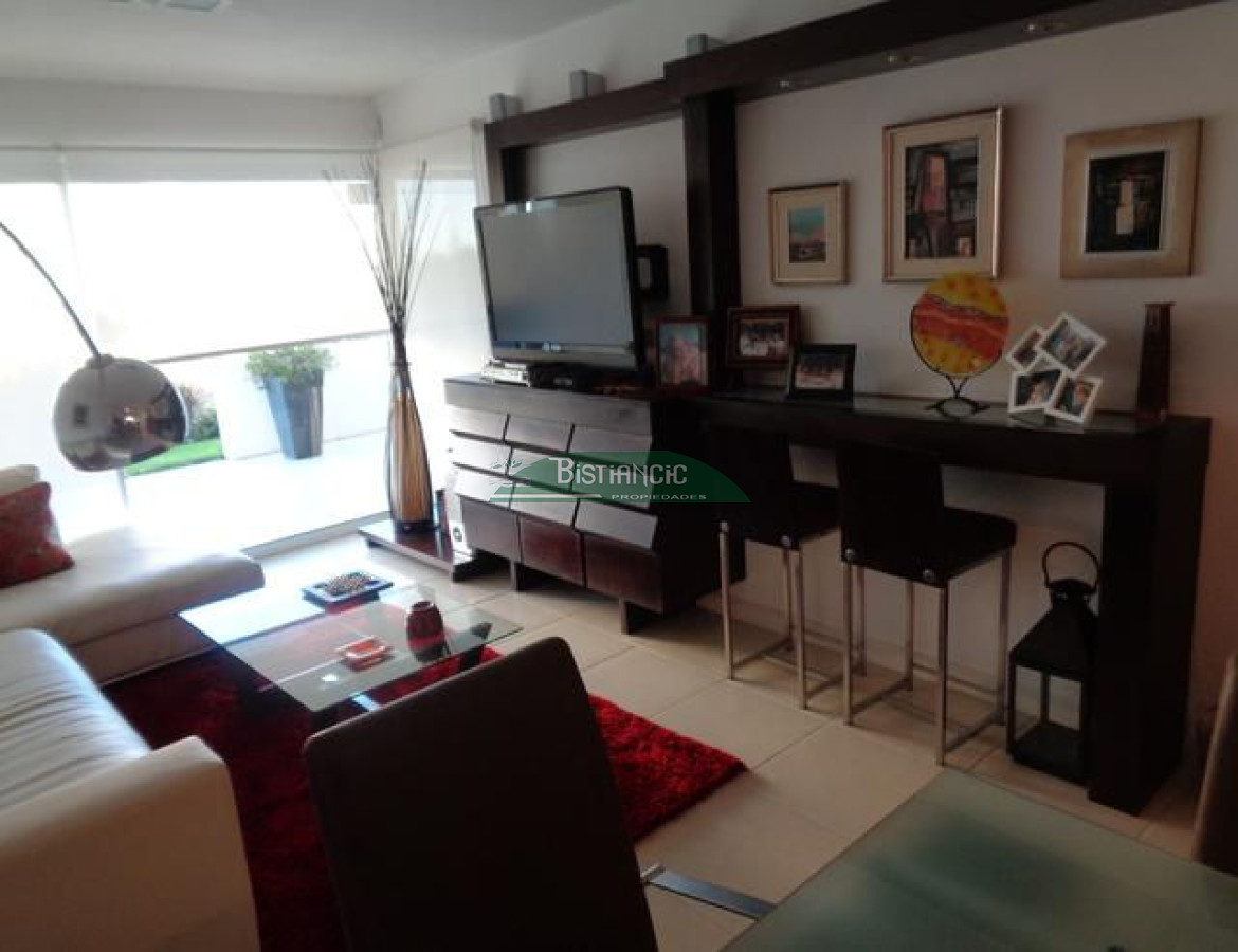 Apartamento ID.1216 - Playa Mansa Apartamento con jardín prox mar Living comedor, cocina 3 dorm, 2 baños terraza con parrillero, losa radiante, garage, baulera, piscina