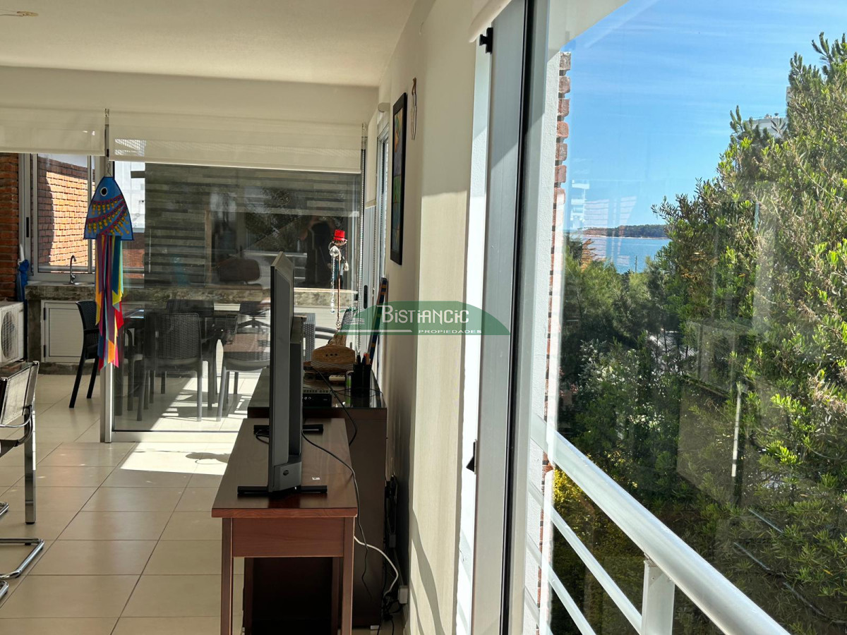 Apartamento ID.1289 - Excelente apartamento de 3 dormitorios, 3 baños, piscina, garage y baulera. Pda 18 de la Mansa. U$S 350.000