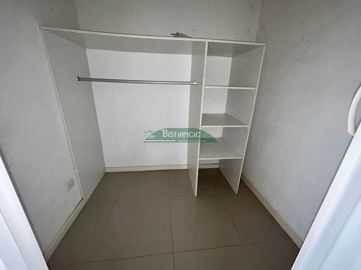 Apartamento ID.2226 - Centro Maldonado depto 1dorm y medio con cochera y ascensor, venta US$ 105000 .