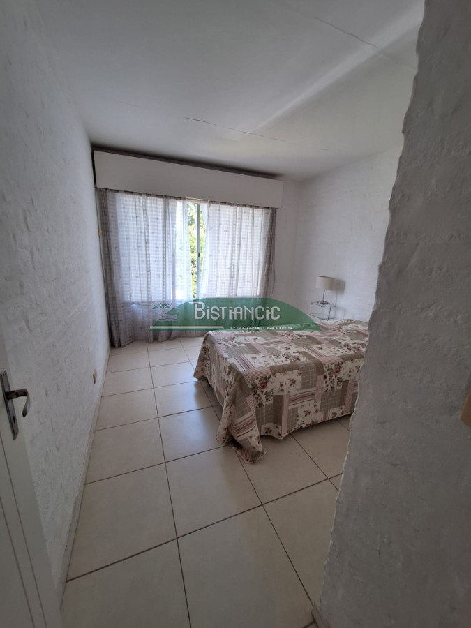 Apartamento ID.1392 - Alquiler anual - Cómodo departamento en Barrio Cantegril, 2 dormitorios, 2 baños, entre piso ideal playroom. 