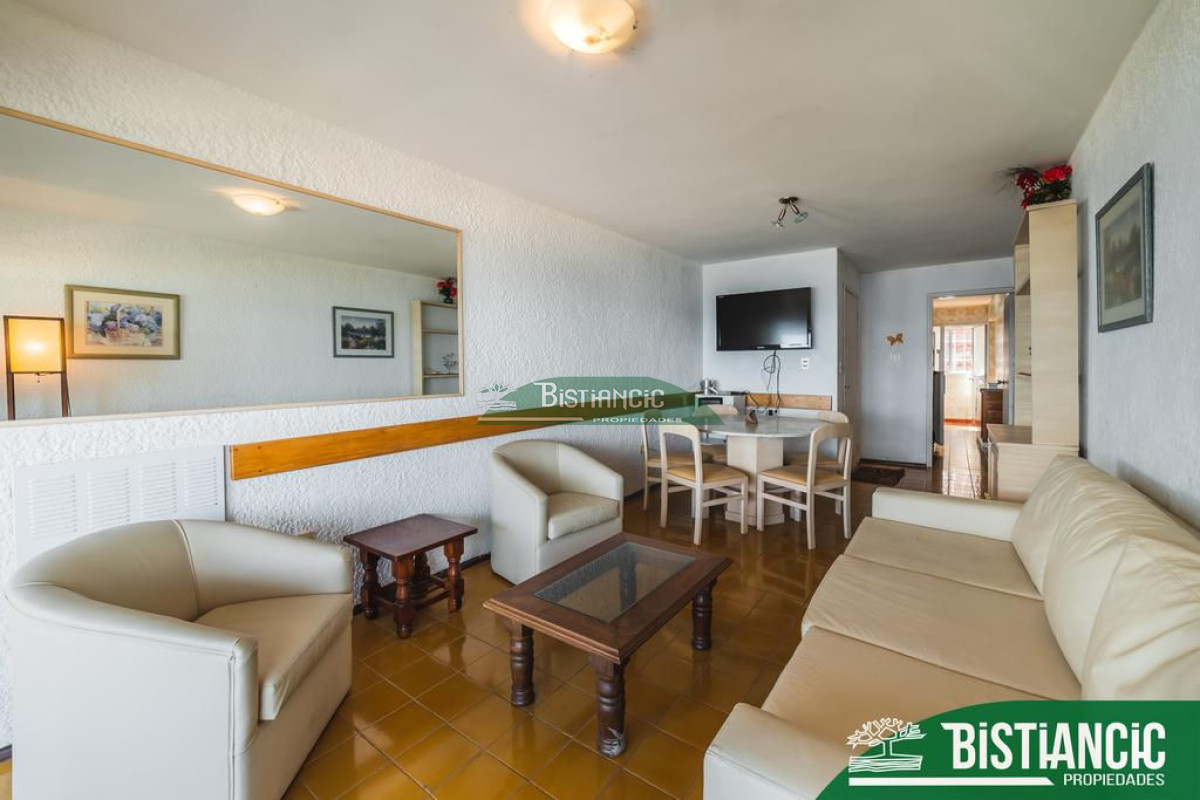 Apartamento ID.1803 - Frente al Mar 2 dorm 2 baños balcón garaje 240000
