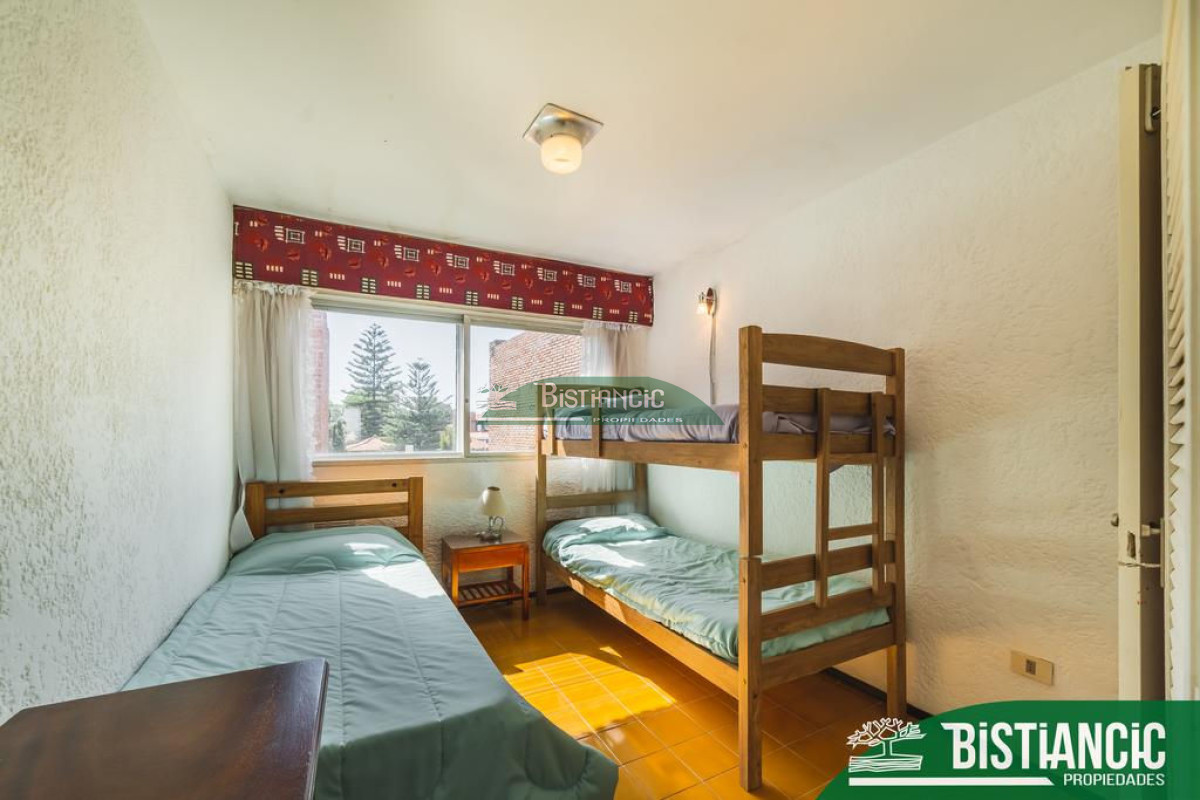 Apartamento ID.1803 - Frente al Mar 2 dorm 2 baños balcón garaje 240000