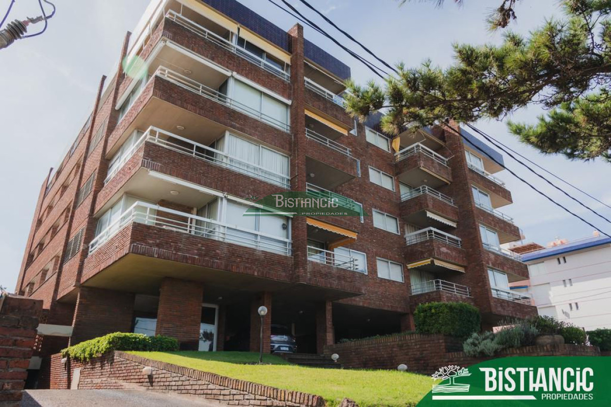 Apartamento ID.1803 - Frente al Mar 2 dorm 2 baños balcón garaje 240000