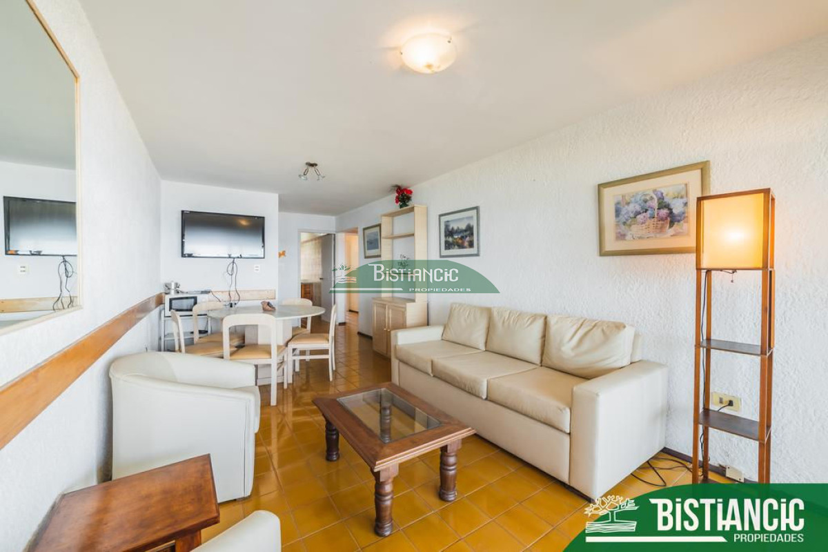 Apartamento ID.1803 - Frente al Mar 2 dorm 2 baños balcón garaje 240000