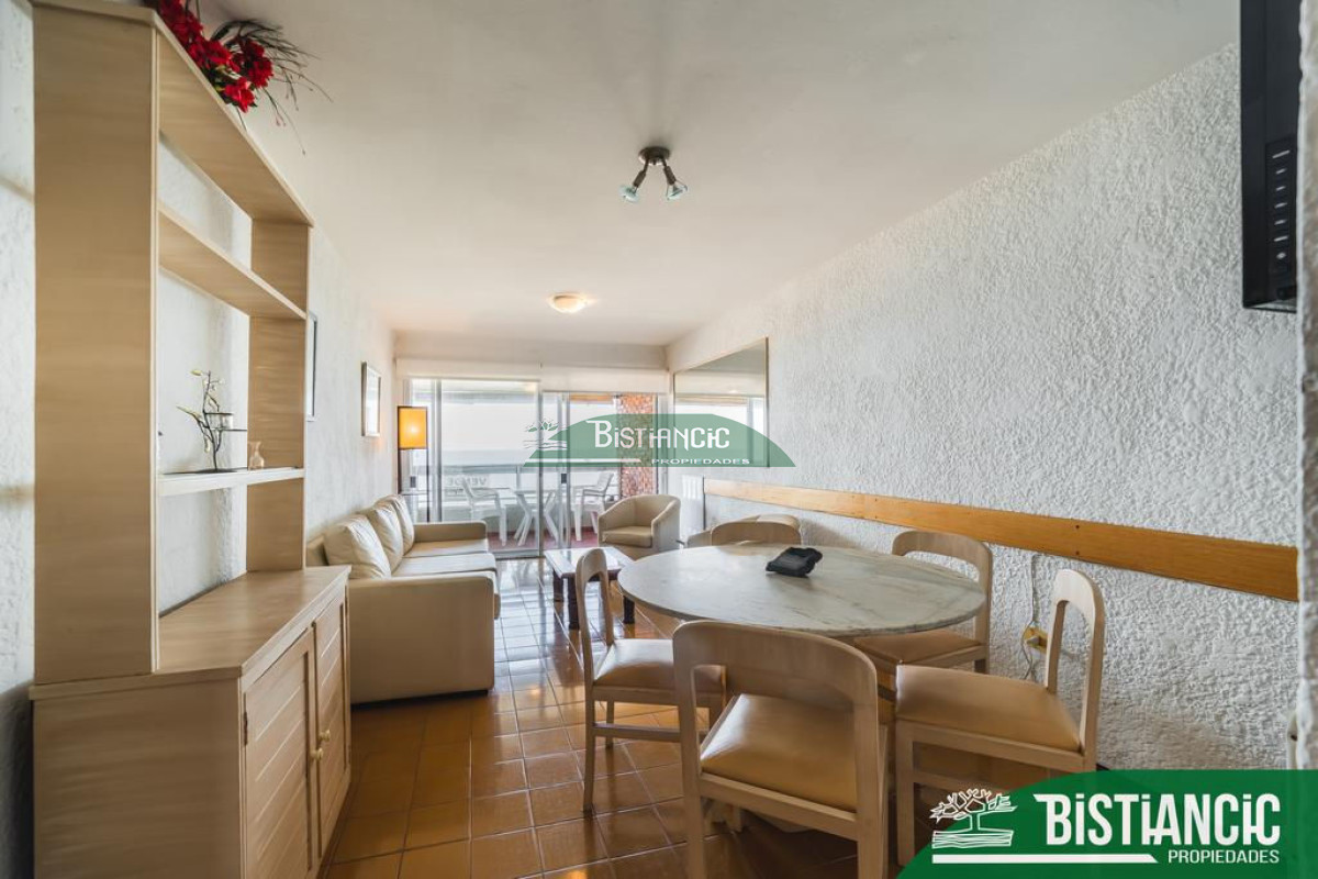 Apartamento ID.1803 - Frente al Mar 2 dorm 2 baños balcón garaje 240000