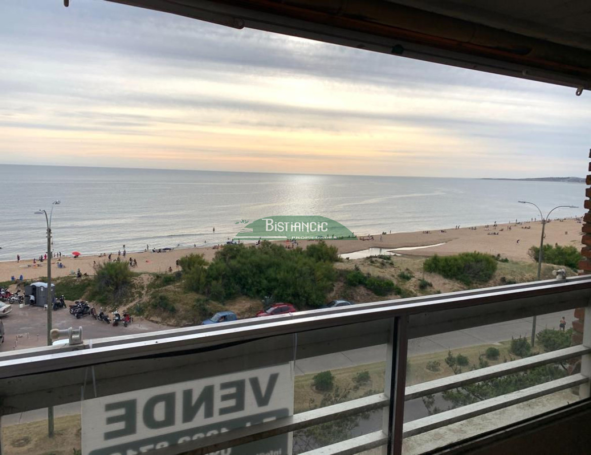 Apartamento ID.1803 - Frente al Mar 2 dorm 2 baños balcón garaje 240000