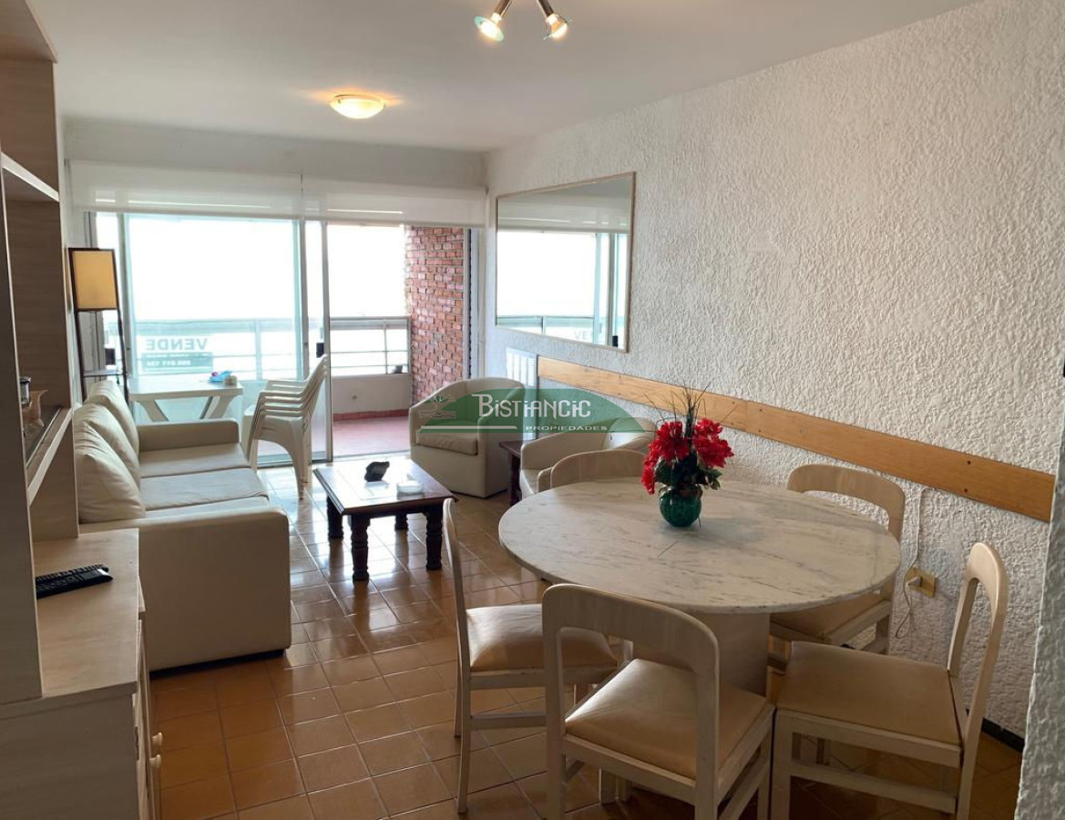 Apartamento ID.1803 - Frente al Mar 2 dorm 2 baños balcón garaje 240000