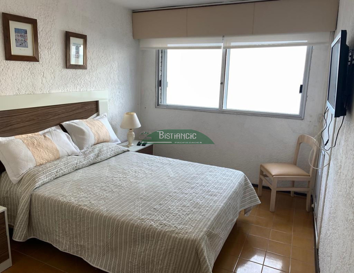 Apartamento ID.1803 - Frente al Mar 2 dorm 2 baños balcón garaje 240000