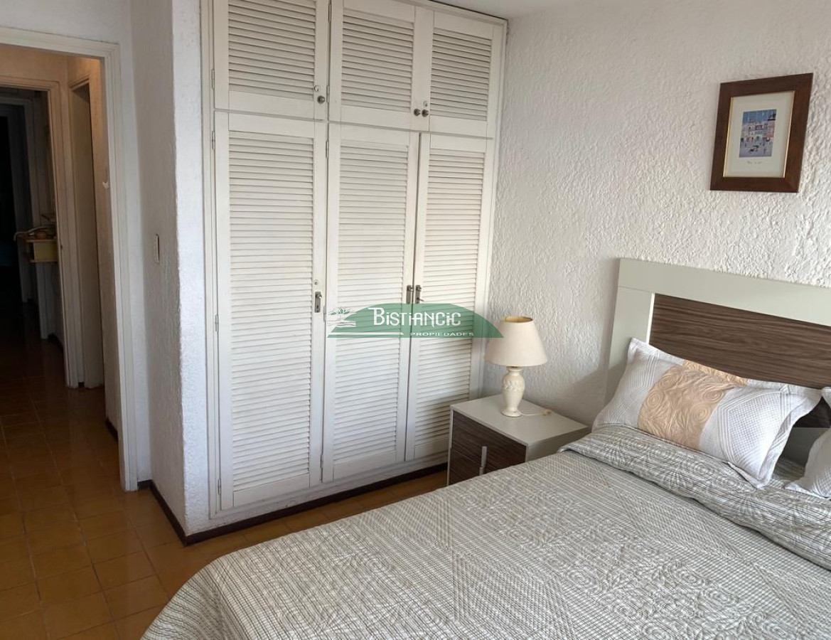 Apartamento ID.1803 - Frente al Mar 2 dorm 2 baños balcón garaje 240000