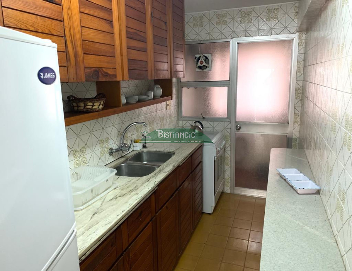 Apartamento ID.1803 - Frente al Mar 2 dorm 2 baños balcón garaje 240000