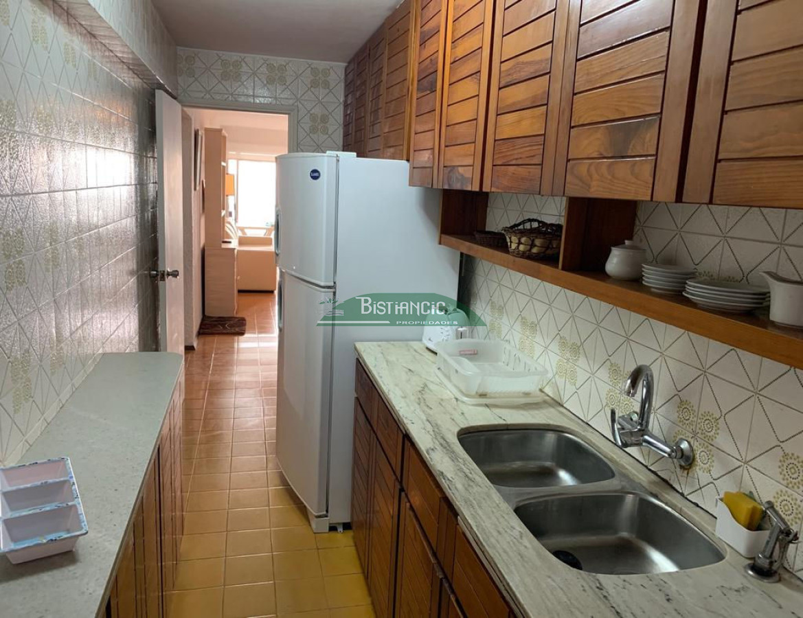 Apartamento ID.1803 - Frente al Mar 2 dorm 2 baños balcón garaje 240000