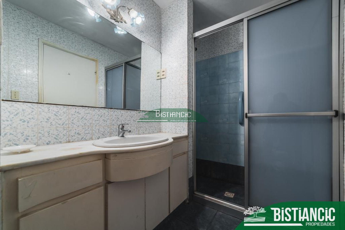 Apartamento ID.1803 - Frente al Mar 2 dorm 2 baños balcón garaje 240000