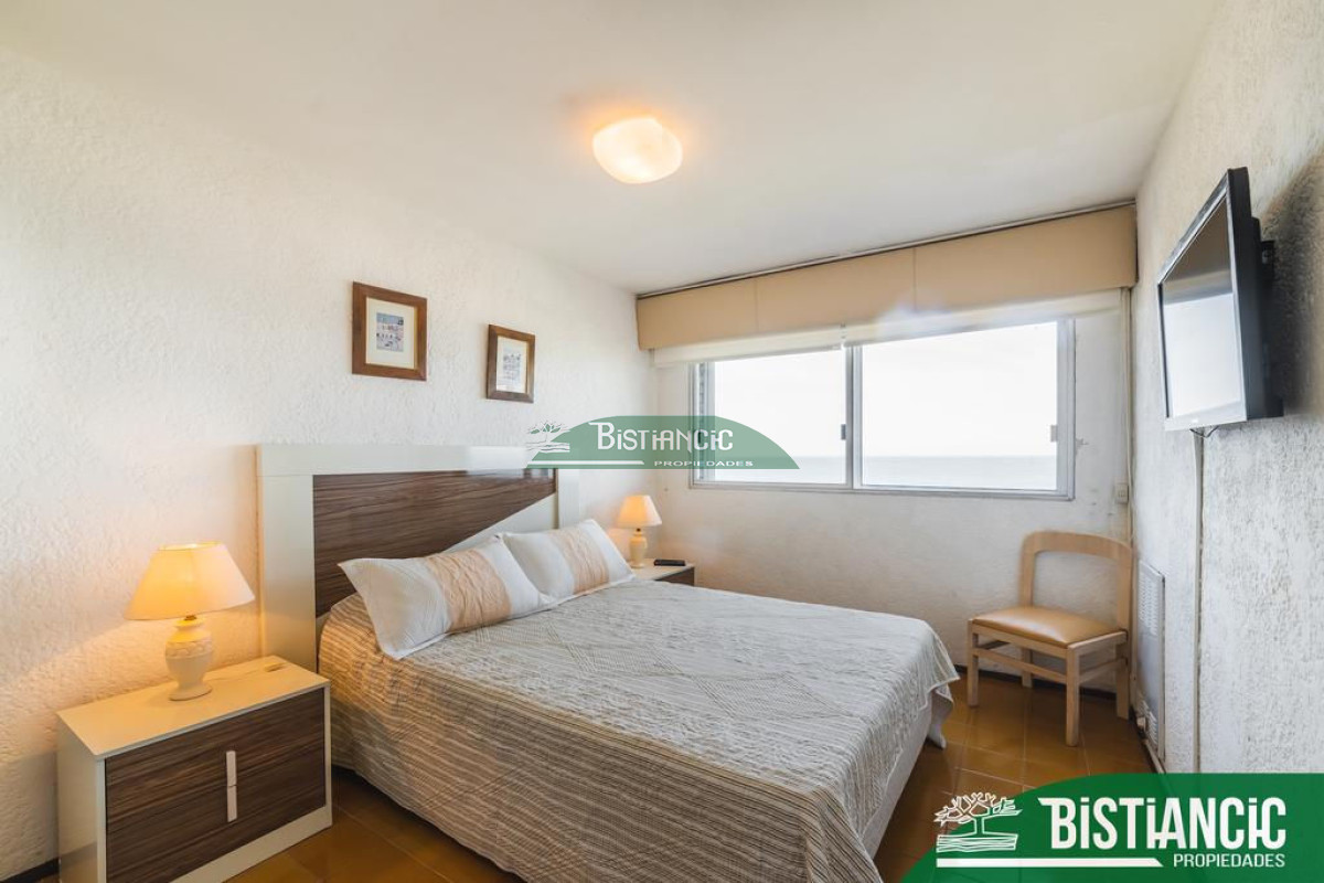 Apartamento ID.1803 - Frente al Mar 2 dorm 2 baños balcón garaje 240000