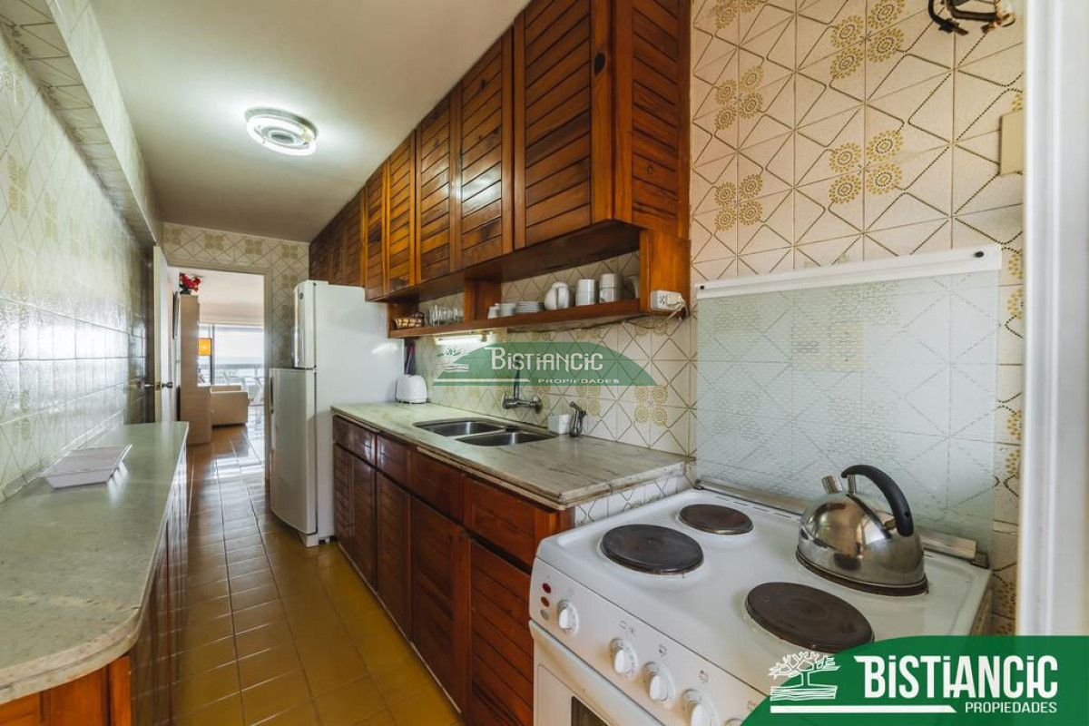 Apartamento ID.1803 - Frente al Mar 2 dorm 2 baños balcón garaje 240000