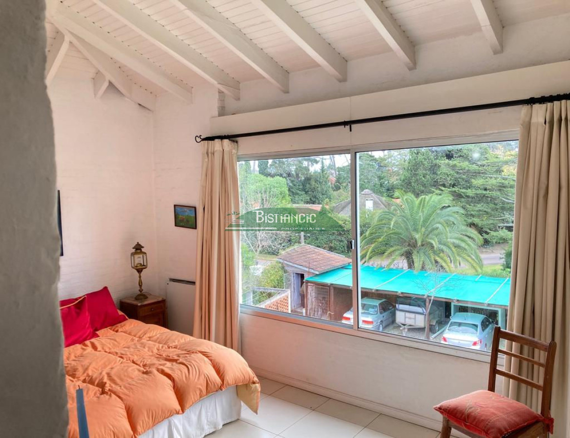 Apartamento ID.1811 - Venta o Alquiler temporal - Depto tipo casa de 3 dorm 2 baños, estufa alto rendimiento, play room, balcón con parrilla. Cochera. 
