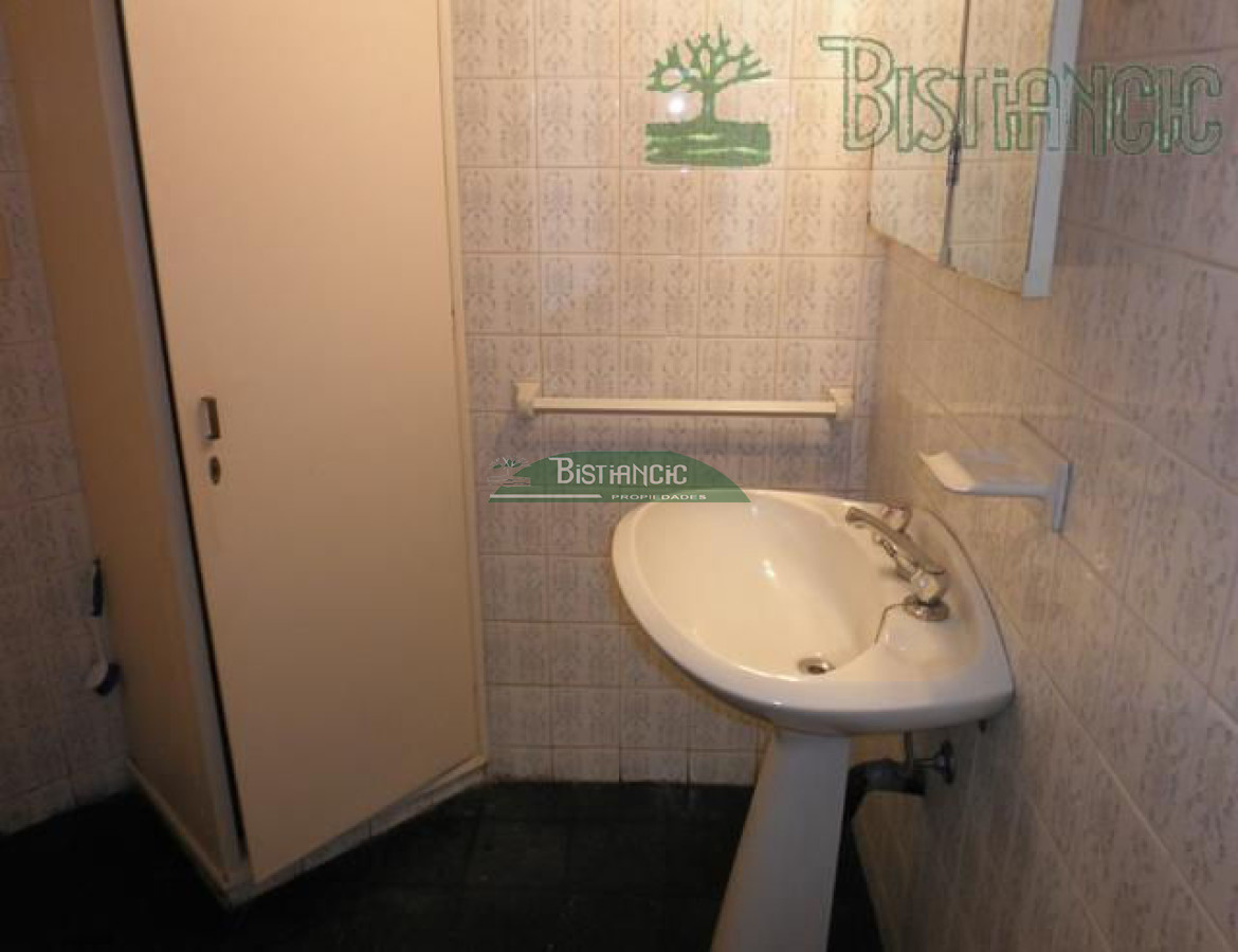 Apartamento ID.1951 - Depto en complejo con todos los servicios, 1 dormitorio, baño, cocina, balcón, cochera, etc. Precio de venta US$115.000.