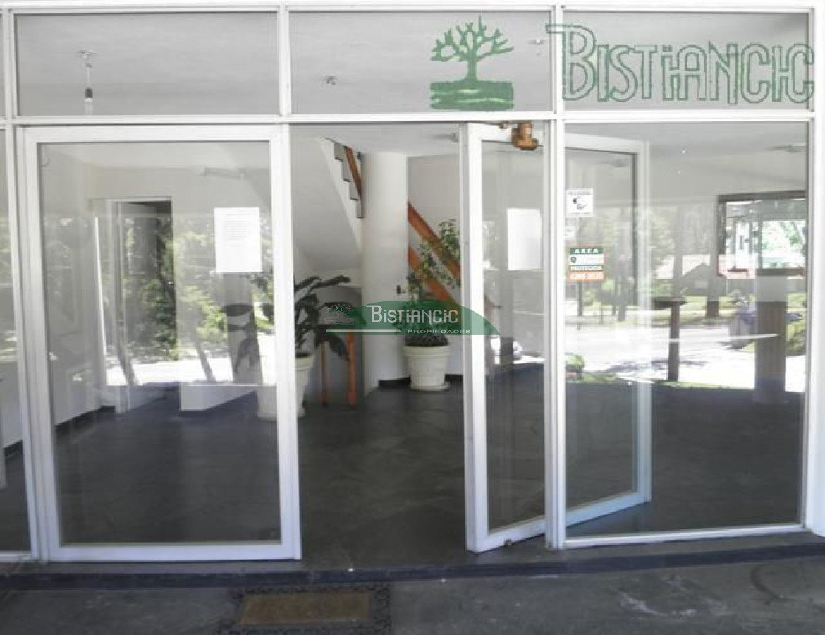 Apartamento ID.1951 - Depto en complejo con todos los servicios, 1 dormitorio, baño, cocina, balcón, cochera, etc. Precio de venta US$115.000.
