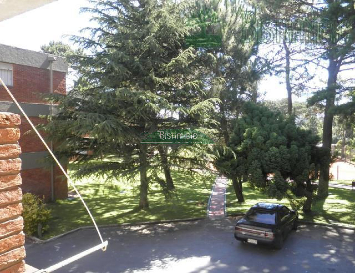 Apartamento ID.1951 - Depto en complejo con todos los servicios, 1 dormitorio, baño, cocina, balcón, cochera, etc. Precio de venta US$115.000.