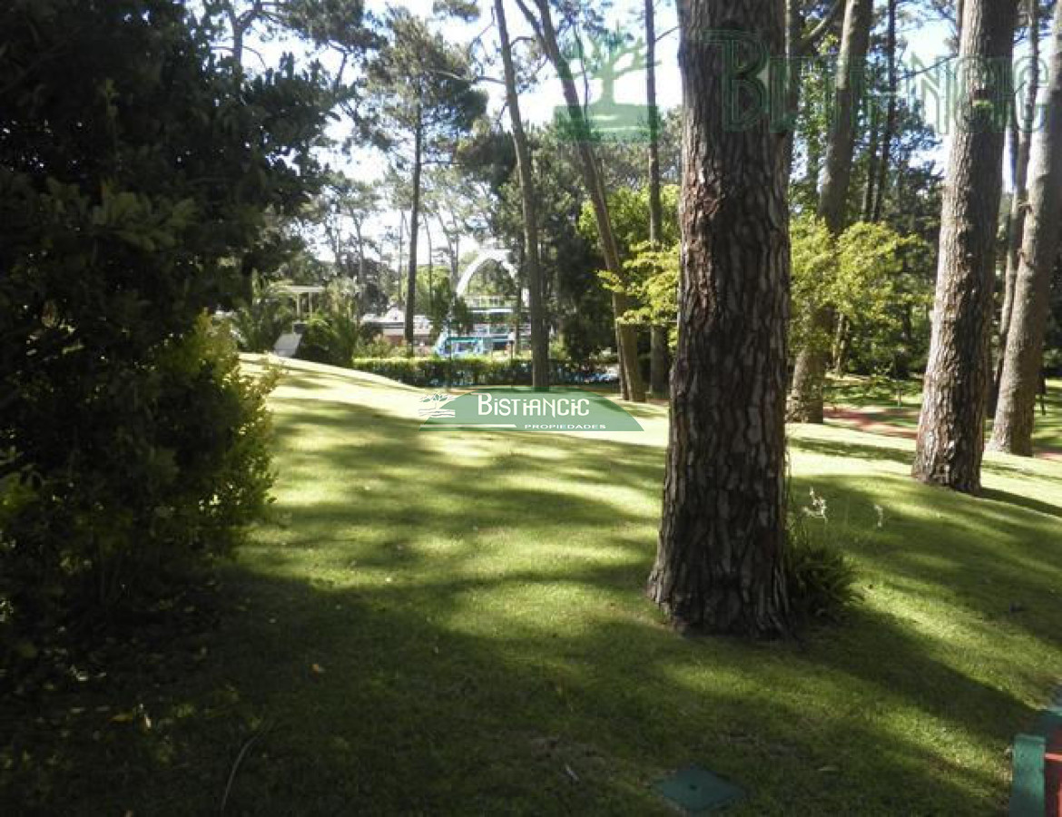 Apartamento ID.1951 - Depto en complejo con todos los servicios, 1 dormitorio, baño, cocina, balcón, cochera, etc. Precio de venta US$115.000.