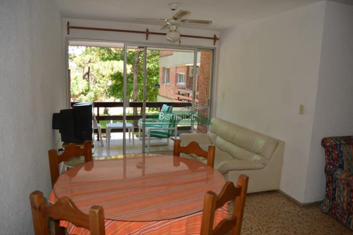 Apartamento ID.1951 - Depto en complejo con todos los servicios, 1 dormitorio, baño, cocina, balcón, cochera, etc. Precio de venta US$115.000.