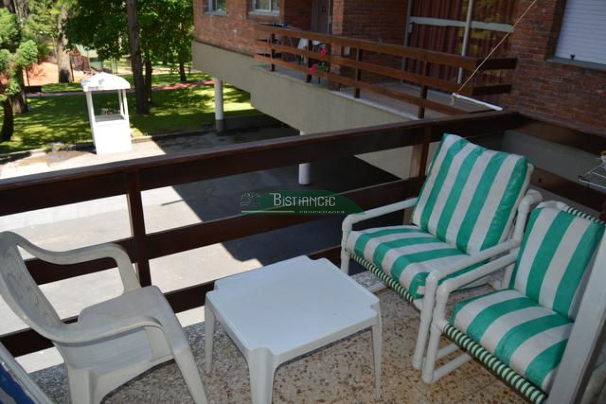 Apartamento ID.1951 - Depto en complejo con todos los servicios, 1 dormitorio, baño, cocina, balcón, cochera, etc. Precio de venta US$115.000.