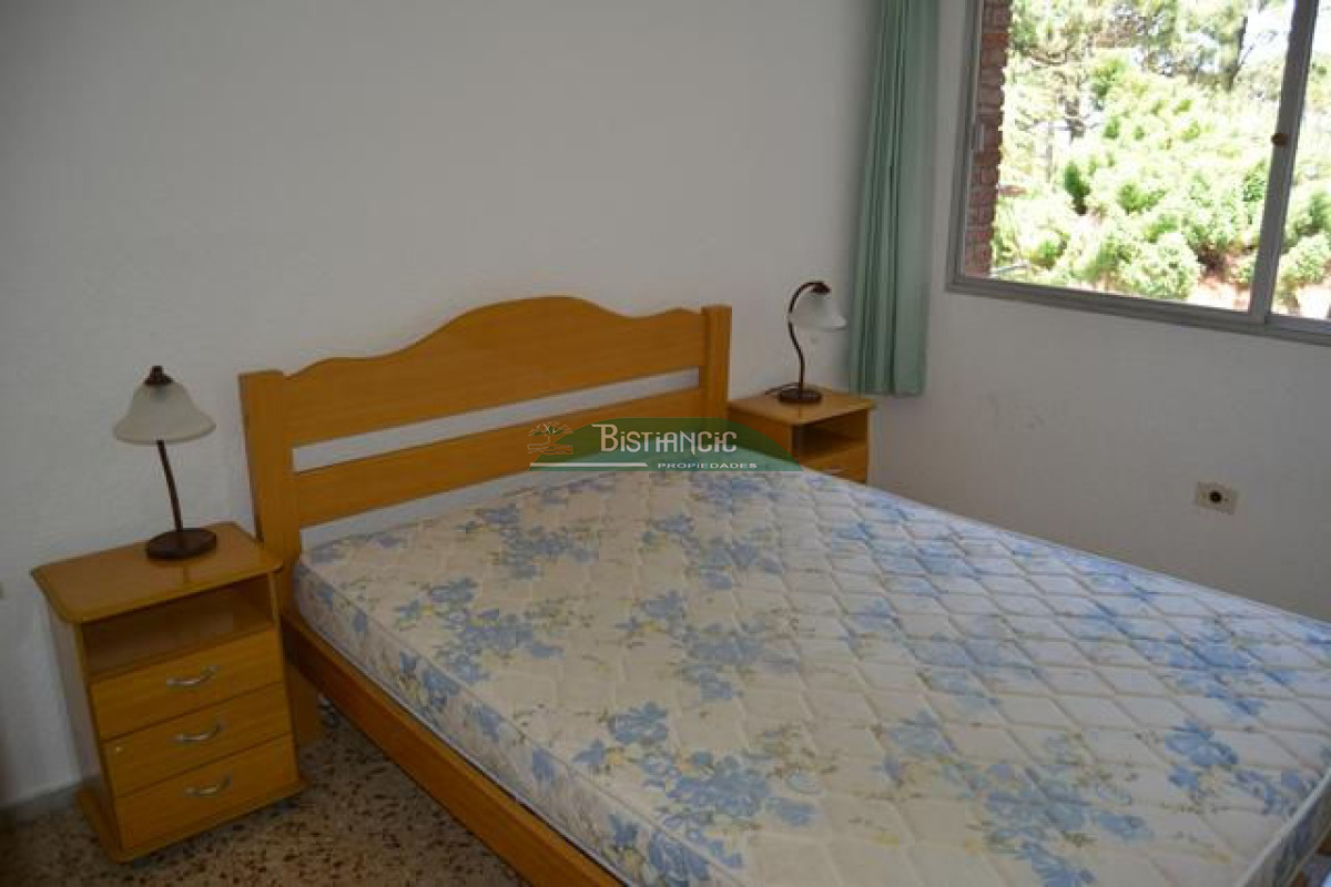 Apartamento ID.1951 - Depto en complejo con todos los servicios, 1 dormitorio, baño, cocina, balcón, cochera, etc. Precio de venta US$115.000.