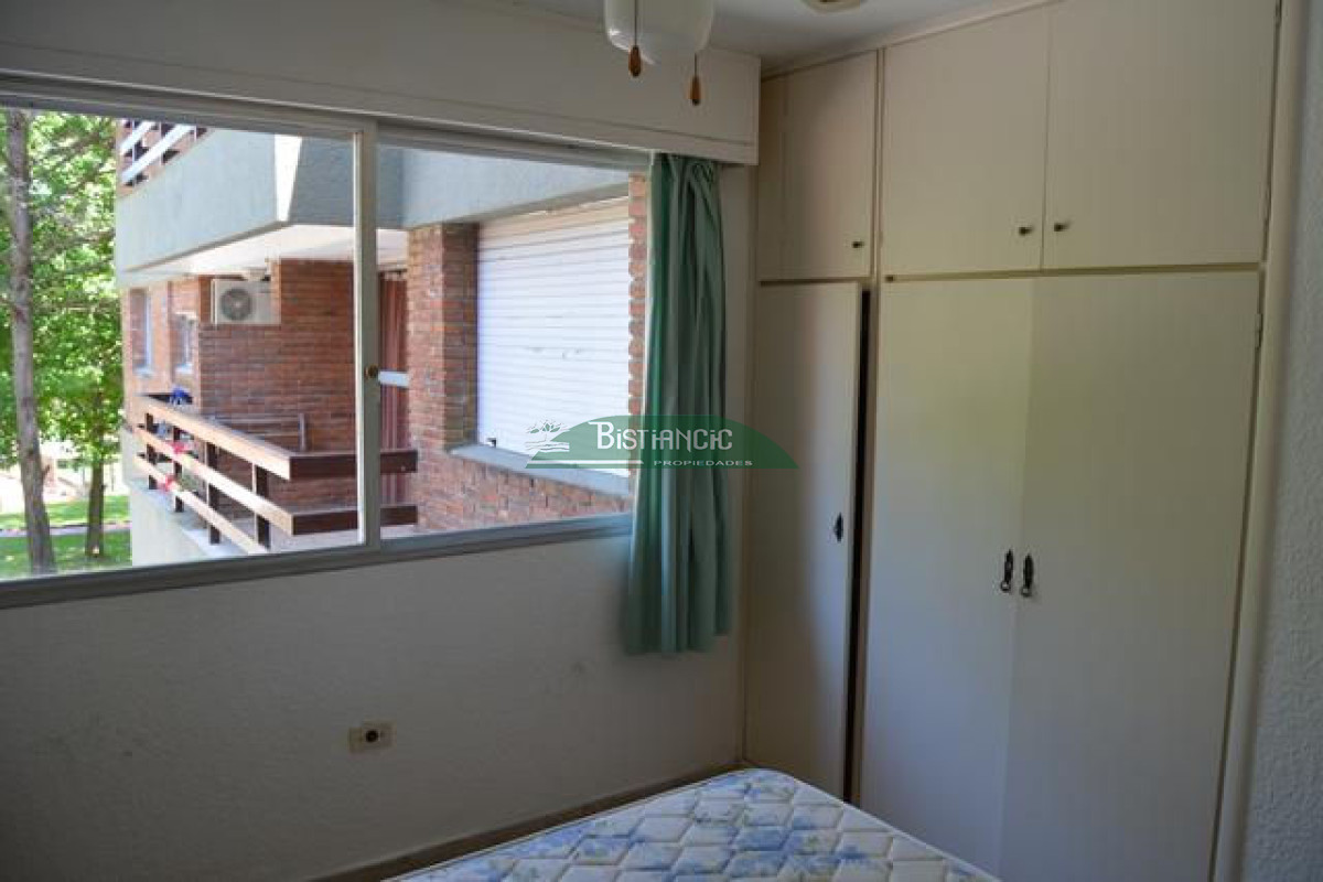 Apartamento ID.1951 - Depto en complejo con todos los servicios, 1 dormitorio, baño, cocina, balcón, cochera, etc. Precio de venta US$115.000.