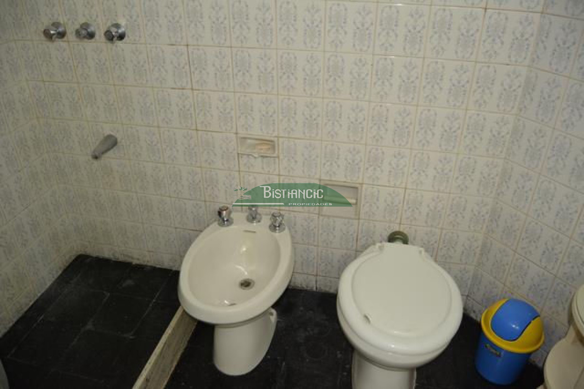 Apartamento ID.1951 - Depto en complejo con todos los servicios, 1 dormitorio, baño, cocina, balcón, cochera, etc. Precio de venta US$115.000.