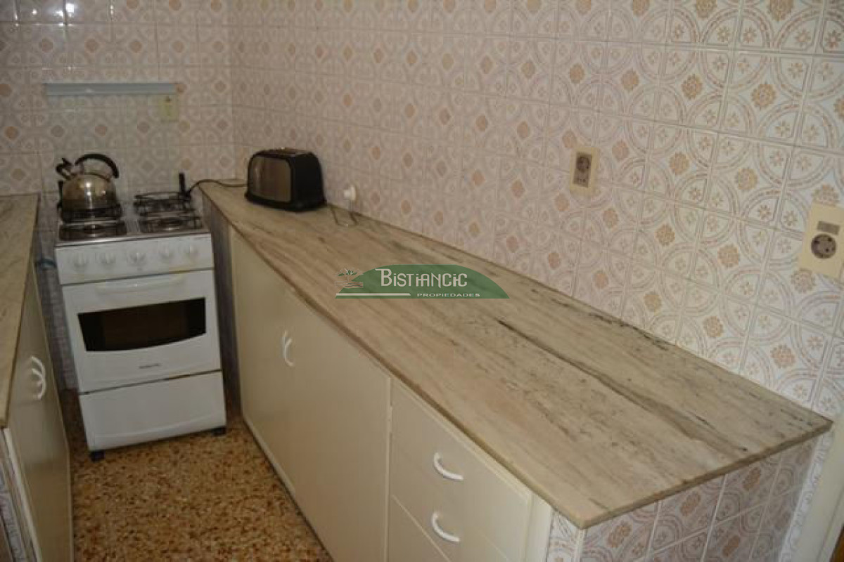 Apartamento ID.1951 - Depto en complejo con todos los servicios, 1 dormitorio, baño, cocina, balcón, cochera, etc. Precio de venta US$115.000.
