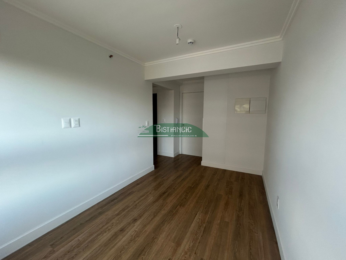 Apartamento ID.3034 - Departamento un ambiente en torre a estrenar, piso alto, piscina climatizada, otra abierta,gym , parrilleros, etc. Venta US$ 105.000.. 