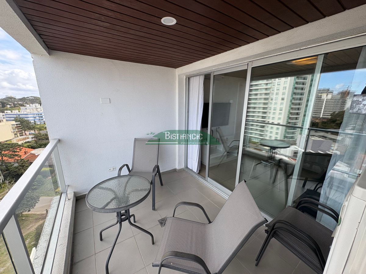 Apartamento ID.2990 - Playa Brava moderno depto equipado 2 dorm 2 baños balcón con vista al mar piscina parrilleros garaje US$ 275.000.