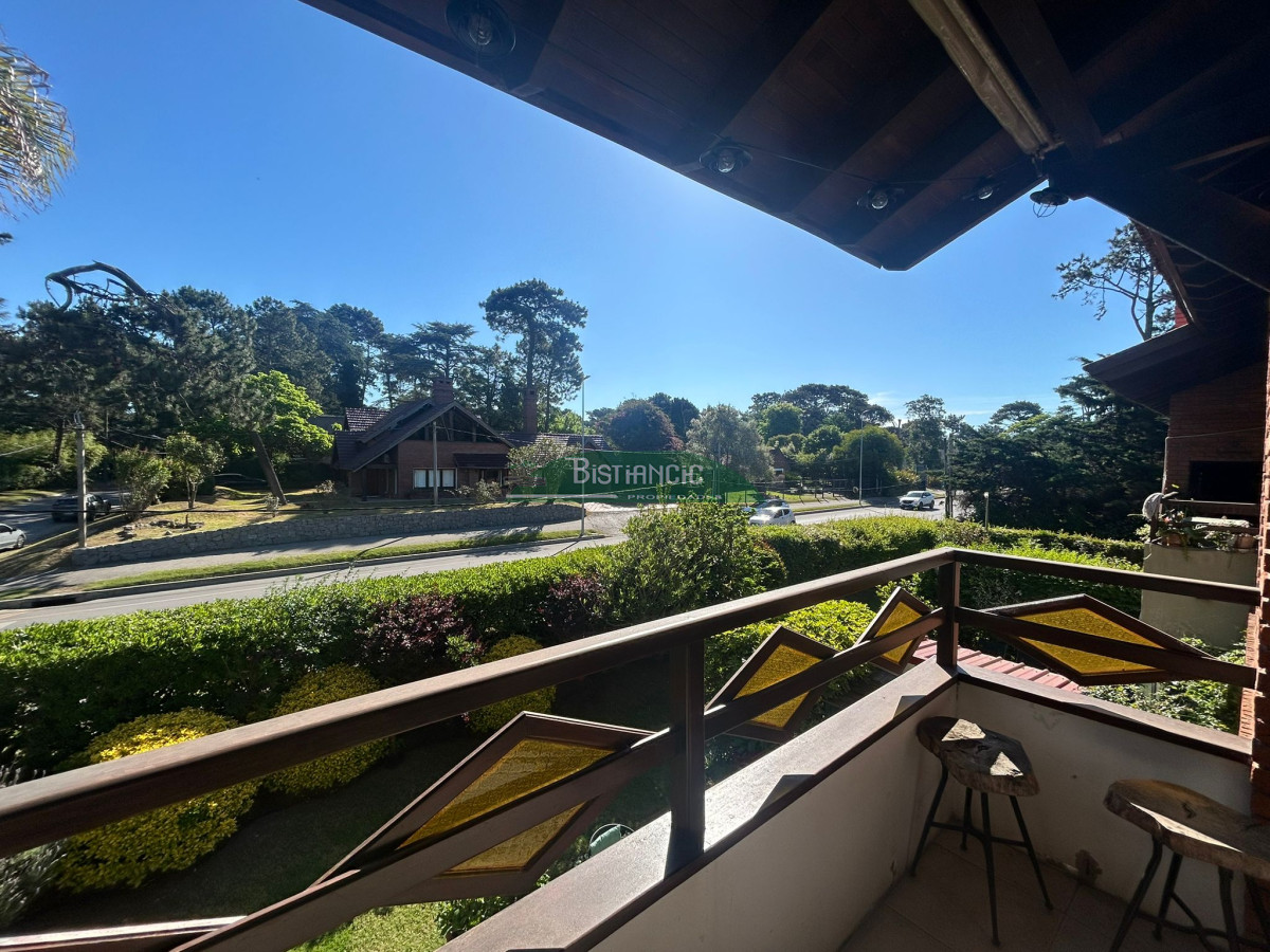 Apartamento ID.1764 - Apartamento en alquiler anual, en cantegril. A pasos de colegios. 2 dorm con balcón y parrillero