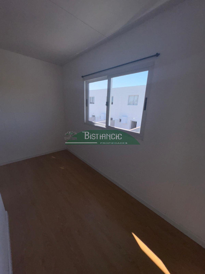 Apartamento ID.3016 - EN VENTA ! Complejo de 4 Duplex a Estrenar de 2 dorm, baño, living con cocina, patio, entrada para auto.