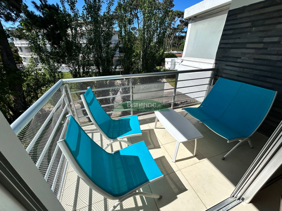 Apartamento ID.1289 - Excelente apartamento de 3 dormitorios, 3 baños, piscina, garage y baulera. Pda 18 de la Mansa. U$S 350.000