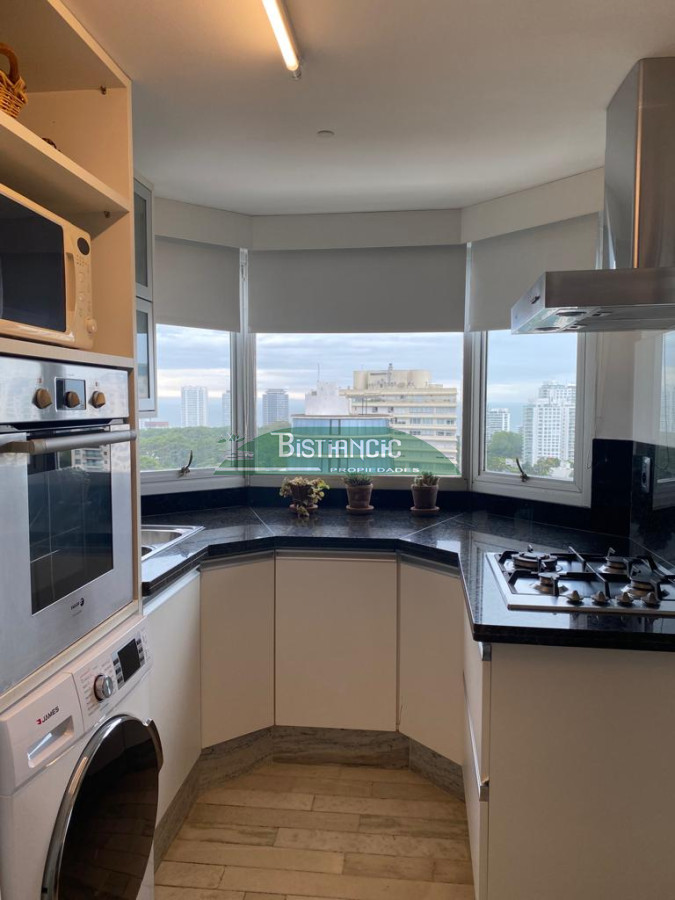 Apartamento ID.2856 - Cómodo departamento de 3 dorm 3 baños, piso alto zona Shopping Punta, está para entrar. US$ 250.000. 