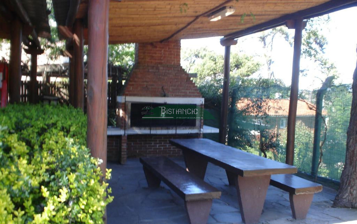 Apartamento ID.2258 - ALQUILER DE TEMPORADA Apartamento en Arcobaleno de 2 dormitorios, 2 baños, garage y balcón