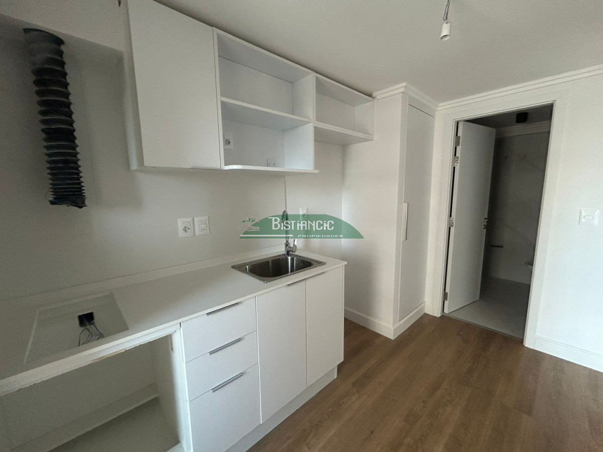 Apartamento ID.3034 - Departamento un ambiente en torre a estrenar, piso alto, piscina climatizada, otra abierta,gym , parrilleros, etc. Venta US$ 105.000.. 
