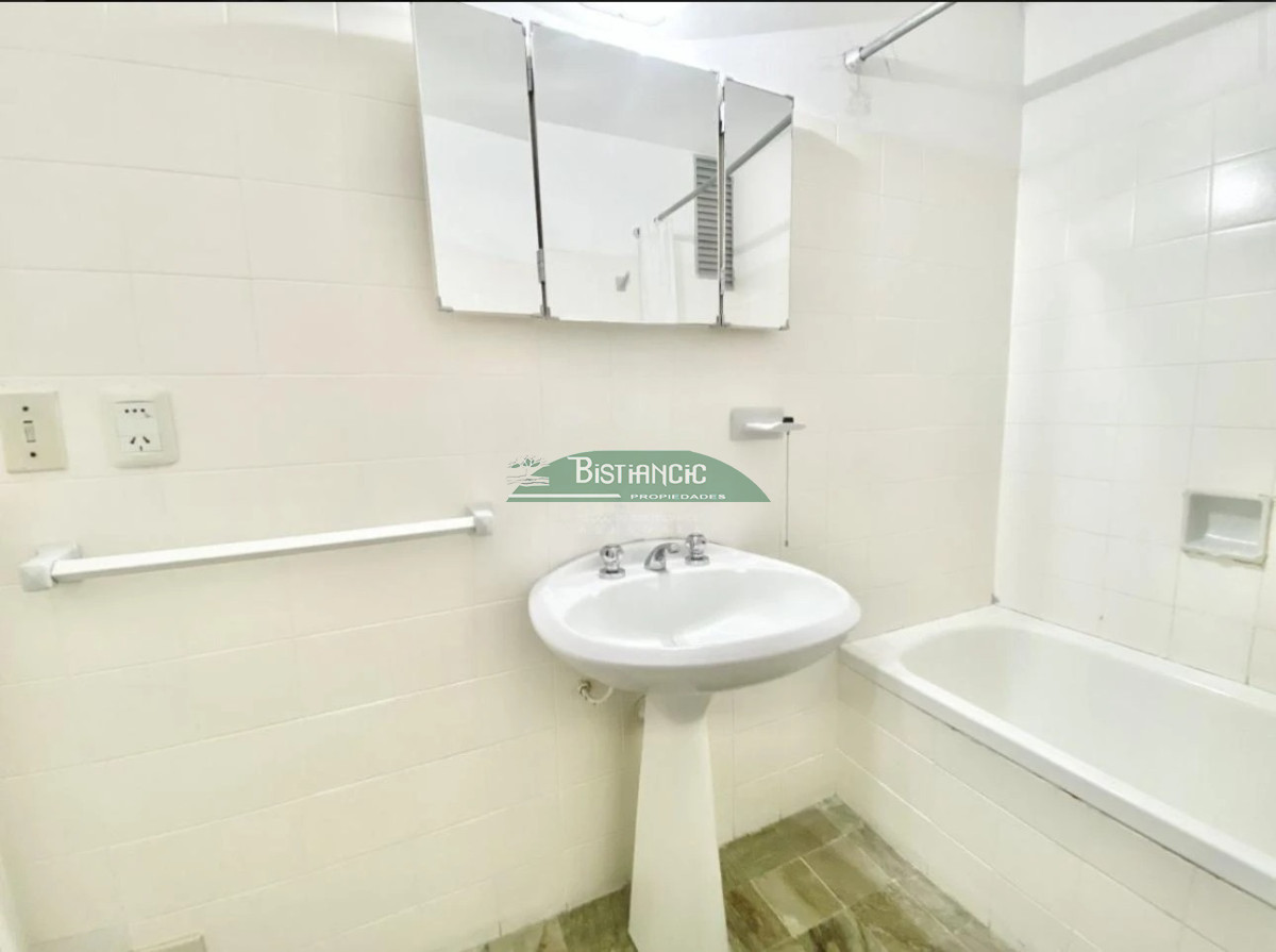 Apartamento ID.2934 - Península, depto amplio piso alto de 2 dorm 2 baños, garaje, mucamas, piscina, gym, etc 