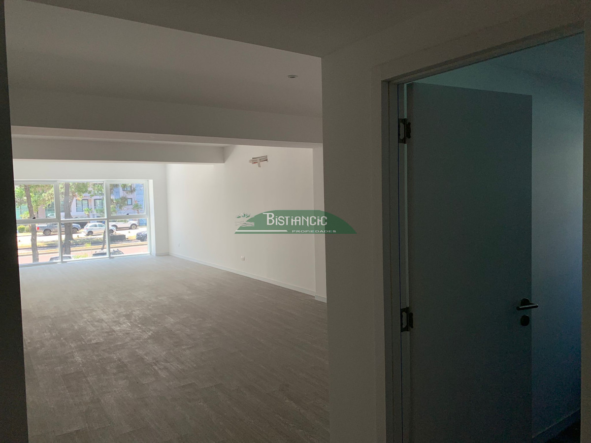 Apartamento ID.2932 - Avda. Roosevelt en moderna torre, amplio depto de 1 dormitorio, con todos los servicios.